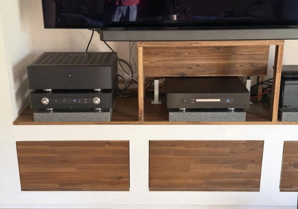 Primare PRE 35 Prisma - Primare A 35.2 - Primare DD 35 - Dynaudio Contour 60 - Wireworld Silver Eclipse 8 - Wireworld Silver Starlight 8 - Wireworld Electra 7 - Wireworld Matrix 2